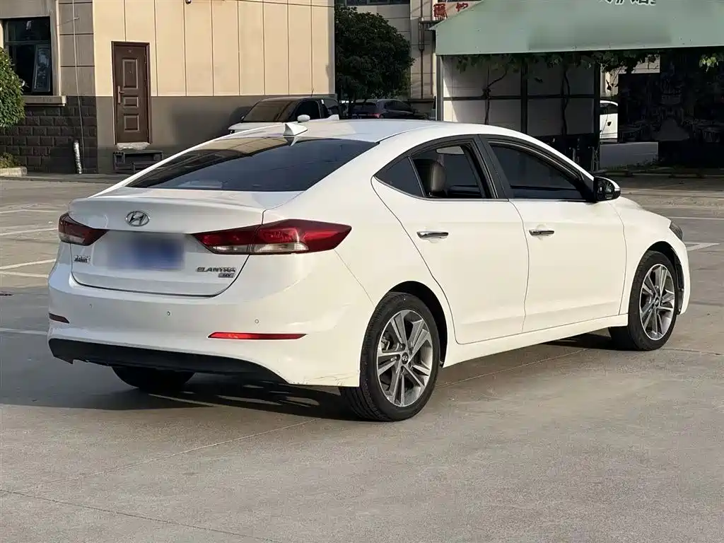 Hyundai Elantra 2016 1.6L Auto Smart·Luxury Edition фото 7