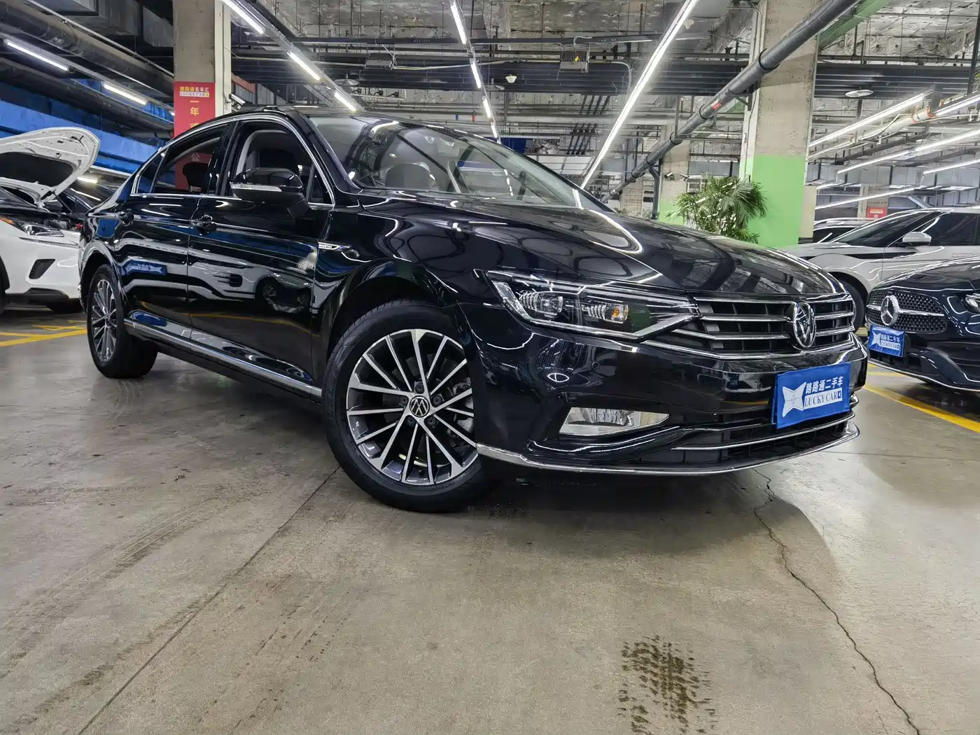 Volkswagen Magotan 2020 330TSI DSG Luxury фото 3