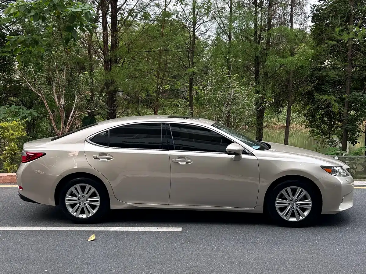 Lexus ES 2013 250 Elegance Edition фото 3