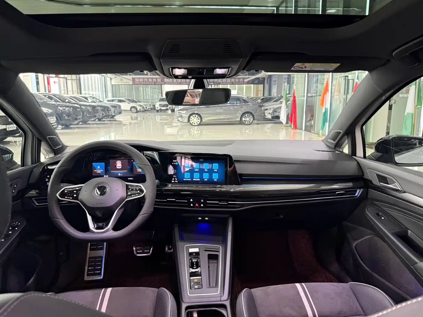 Volkswagen Golf 2023 Model 280TSI DSG R-Line фото 16