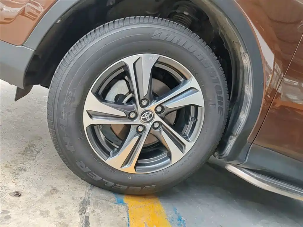 Toyota RAV4 Rongfang 2015 2.0L CVT 2WD Trend Edition фото 23