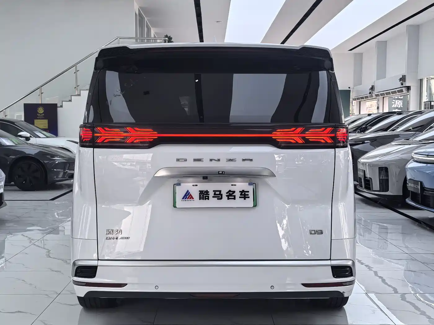 Denza D9 2022 DM-i 970 All-Wheel Drive Honor Edition фото 14