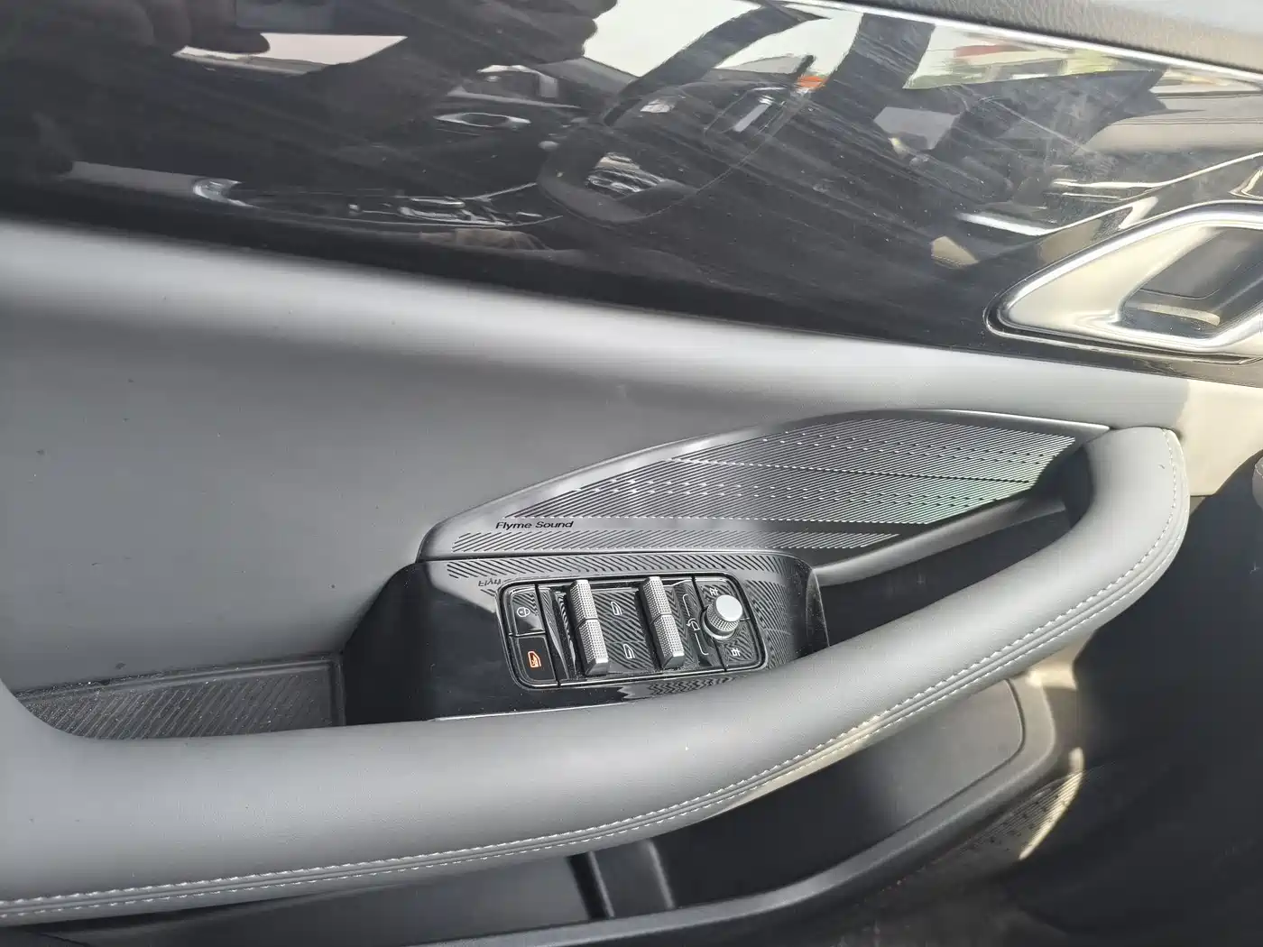 Geely Galaxy Galaxy A7 2025 EM-i 150km Explorer+ Edition фото 17