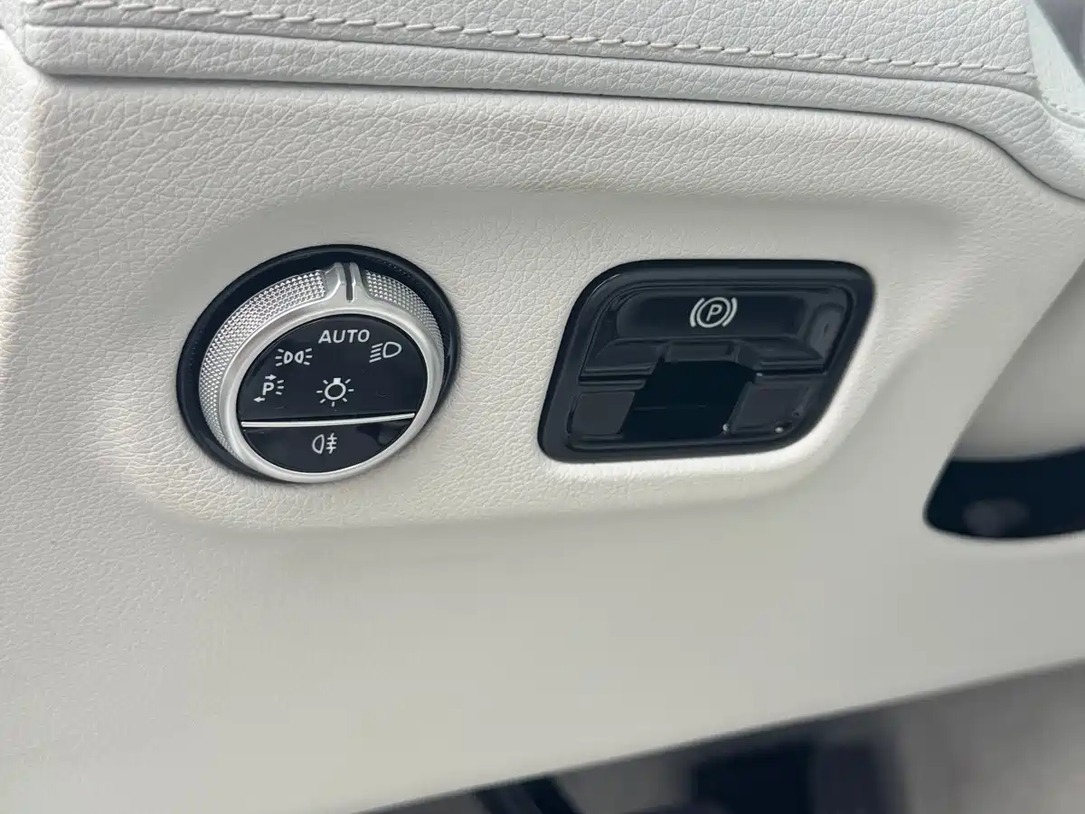 Mercedes-Benz EQE 2024 2025 Model 500 4MATIC Luxury Edition