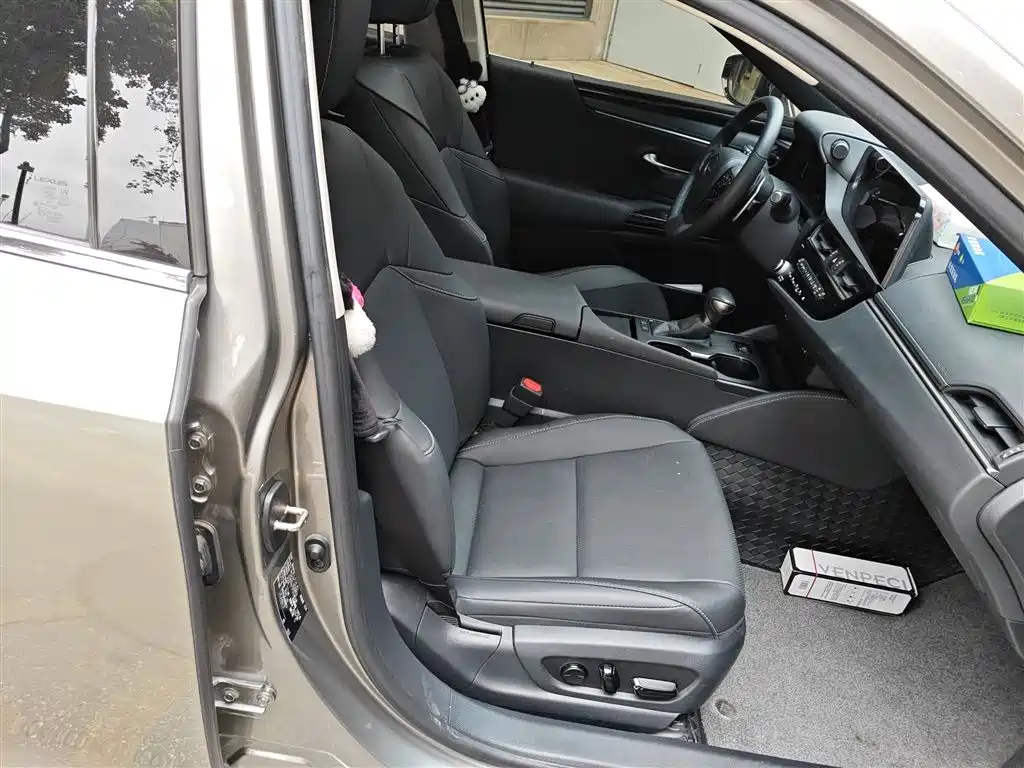 Lexus ES 2023 200 Excellence Edition фото 25