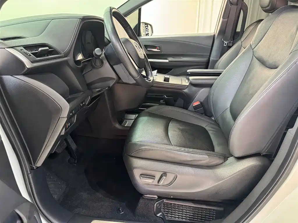 Toyota Sienna 2021 2.5L Hybrid Ultimate Edition фото 18