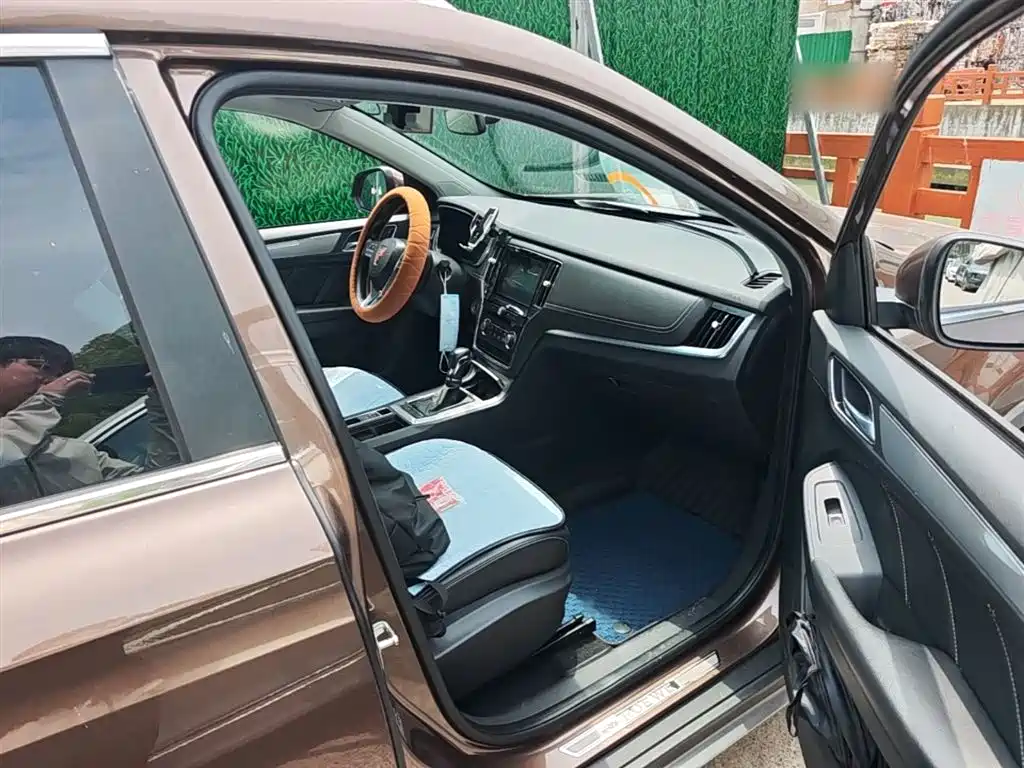 Фото 20 - Roewe RX5