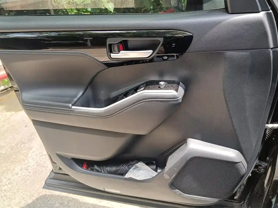 Toyota Highlander 2022 Model Dual Engine 2.5L 4WD Premium Edition 7-Seater фото 7