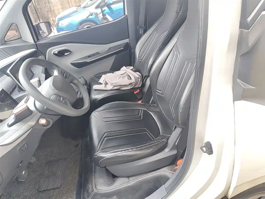 BAOJUN E200