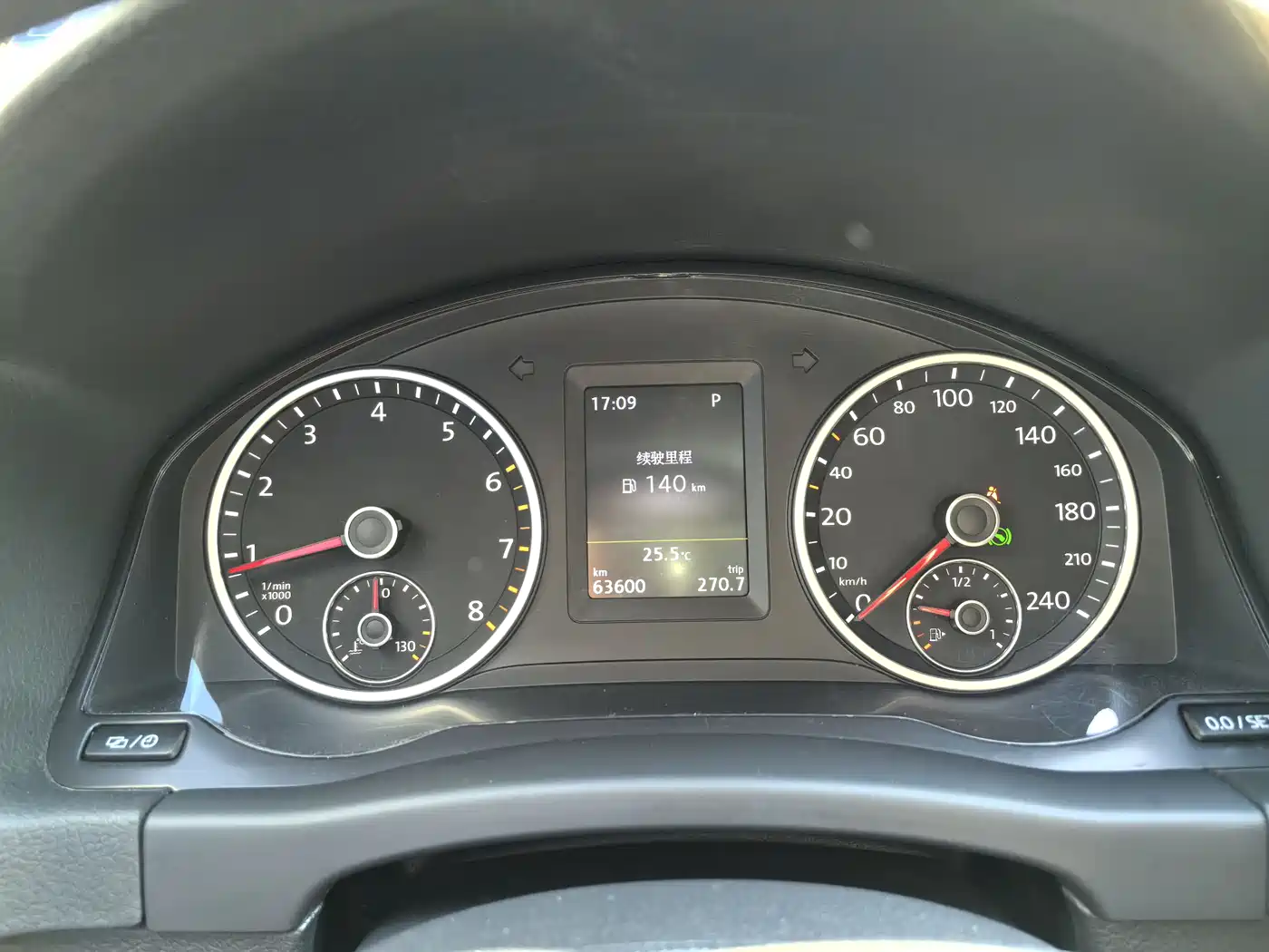 Volkswagen Tiguan 2015 1.8TSI Automatic 2WD Highline фото 8