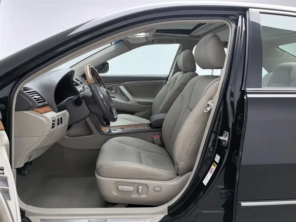 Toyota Camry 2010 240G Luxury Edition фото 10