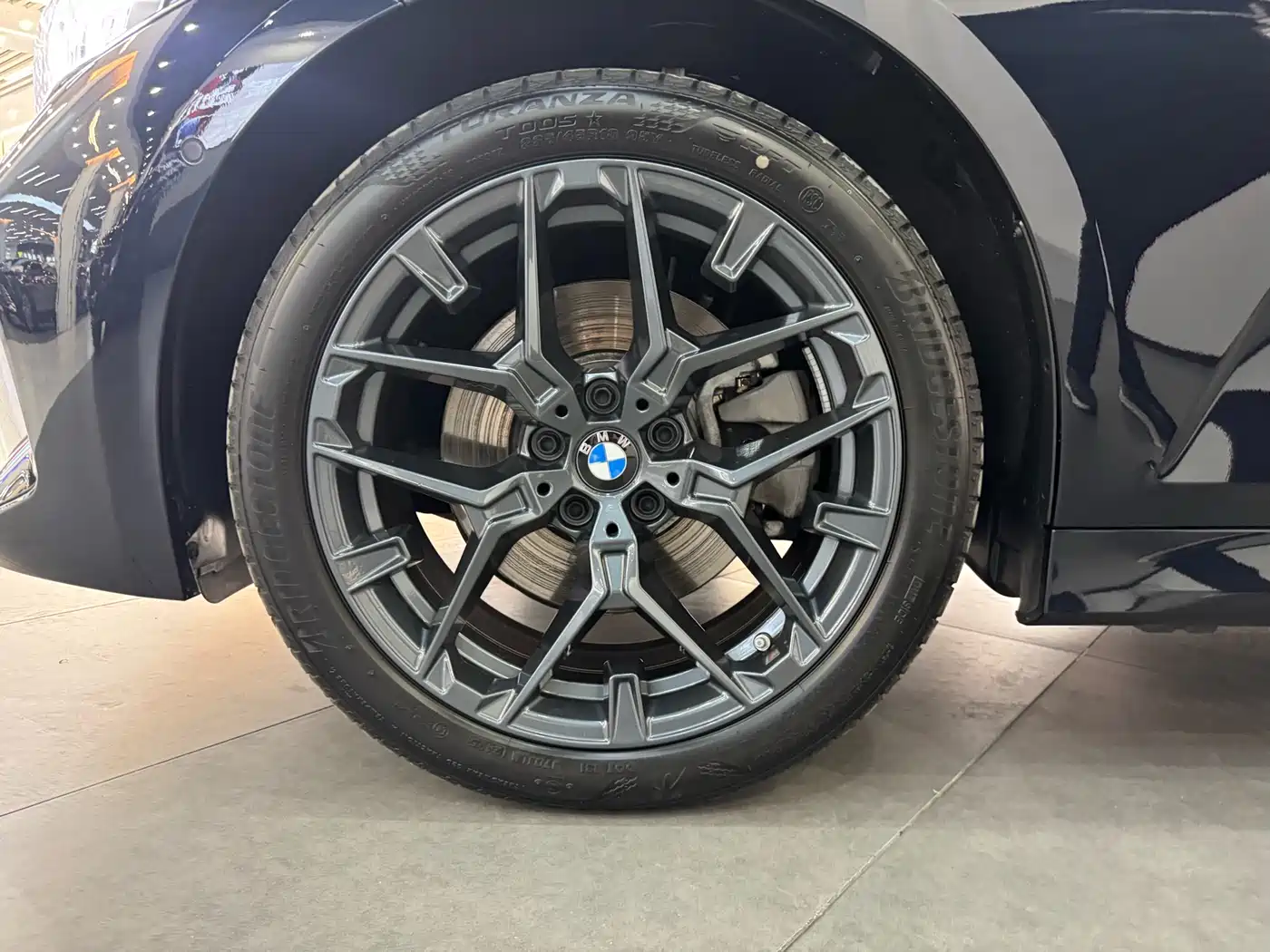 BMW 3 Series 2025 330Li M Sport Night Edition фото 5