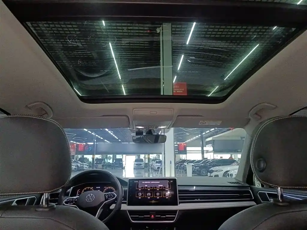 Volkswagen Tiguan L 2022 330TSI Auto 2WD R-Line Premium Edition фото 18