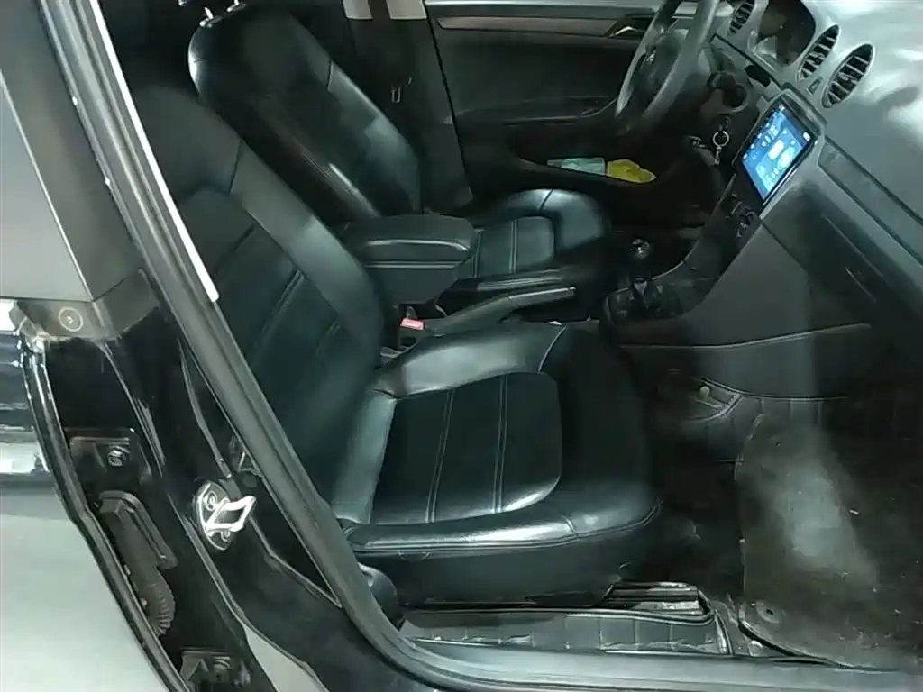 Volkswagen Jetta 2015 1.6L Manual Trend фото 25