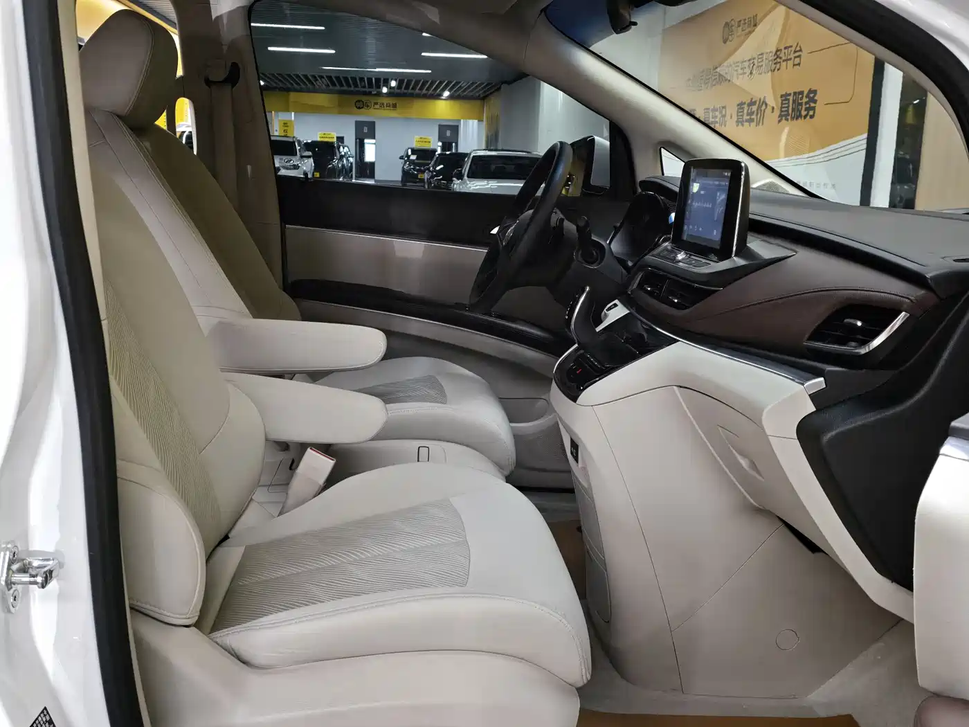 Buick GL8 2021 Land Business Class 652T Comfort фото 10