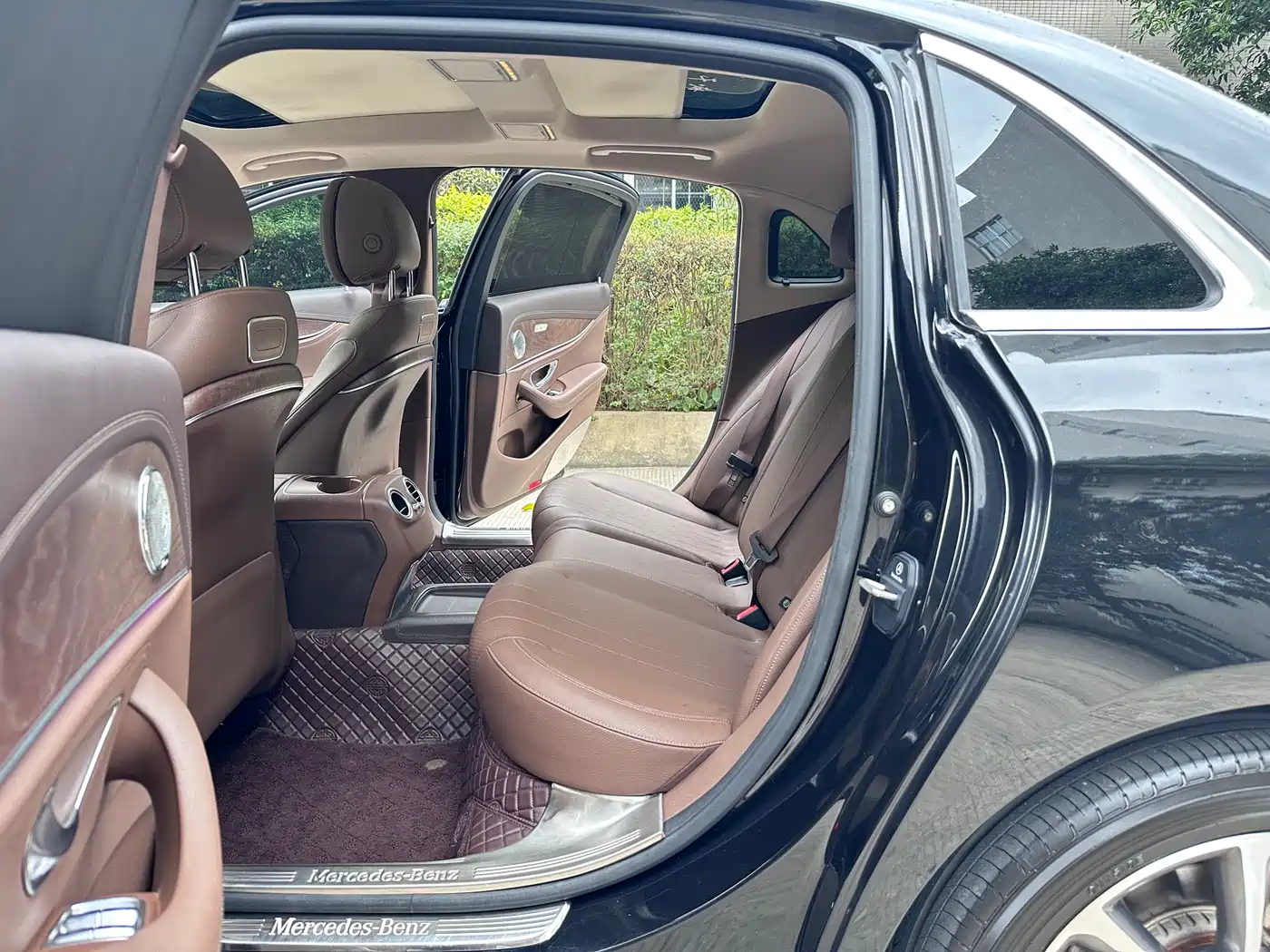 Mercedes-Benz E-Class 2017 E 300 L Luxury фото 16