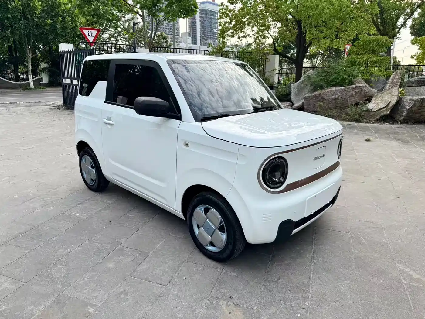 Geely Galaxy Panda 2023 Panda Mini New Year Edition - Treasure Bear фото 3