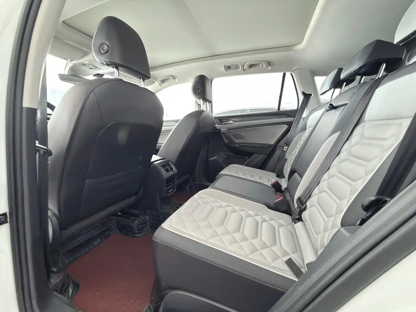 Volkswagen Tayron 2023 330TSI 2WD Luxury Plus Advanced Edition фото 7