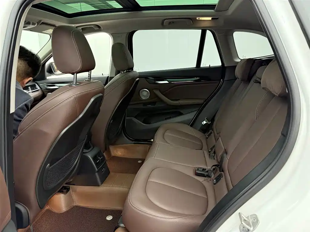 BMW X1 2022 sDrive25Li Leading фото 11