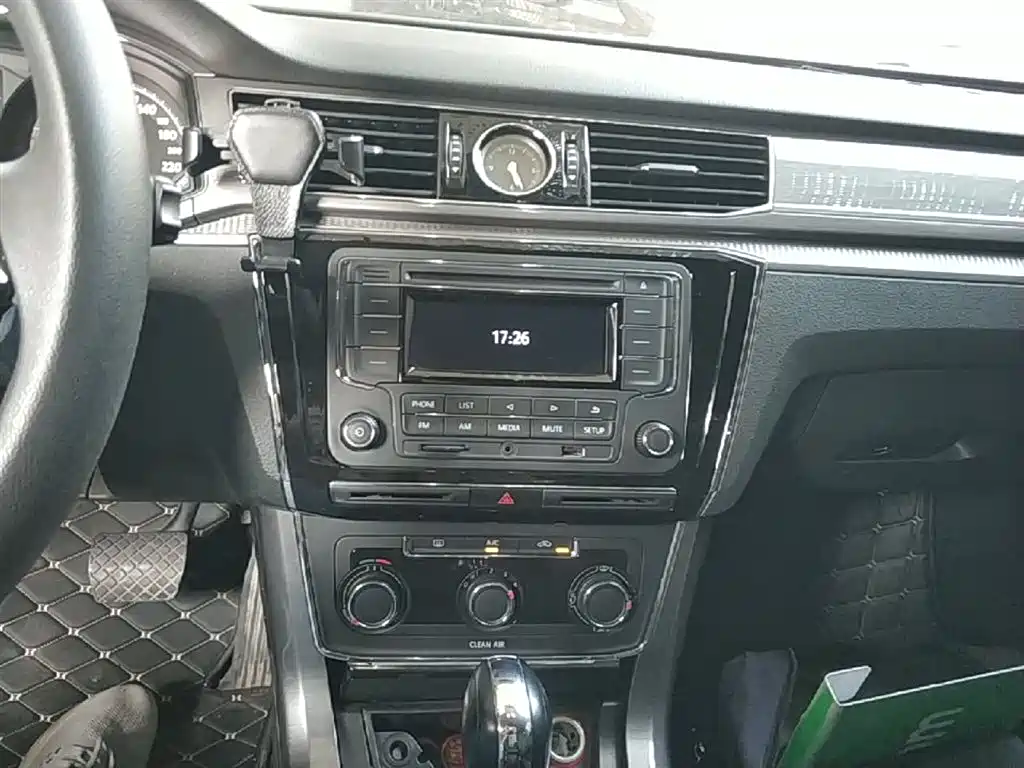 Volkswagen Passat 2015 1.8TSI DSG Elegance Edition фото 13