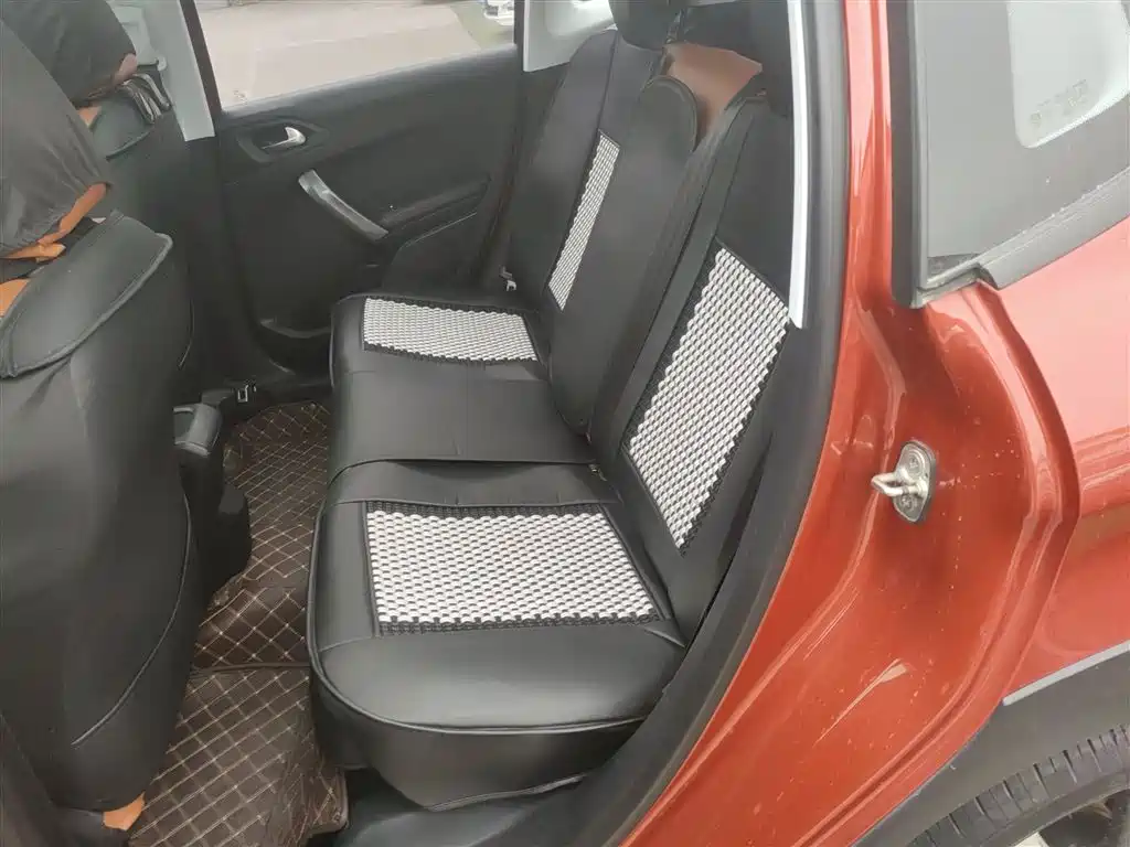 Peugeot 2008 2018 1.6L Automatic Fashion Edition фото 14