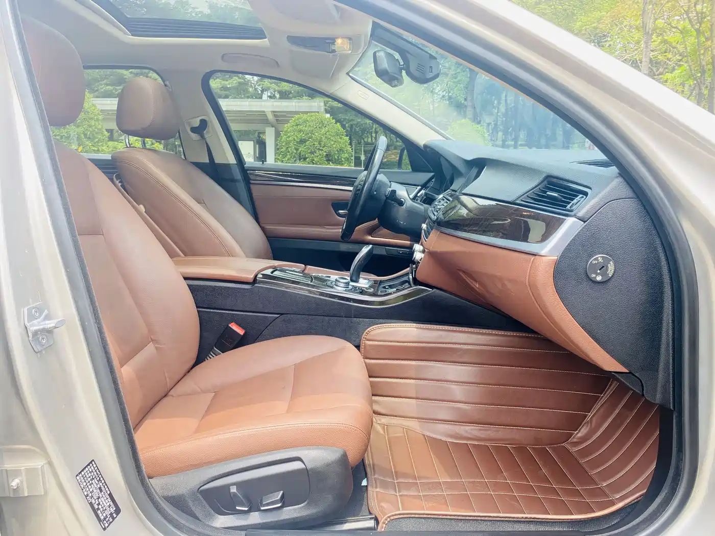 BMW 5 Series 2014 525Li Leading фото 14