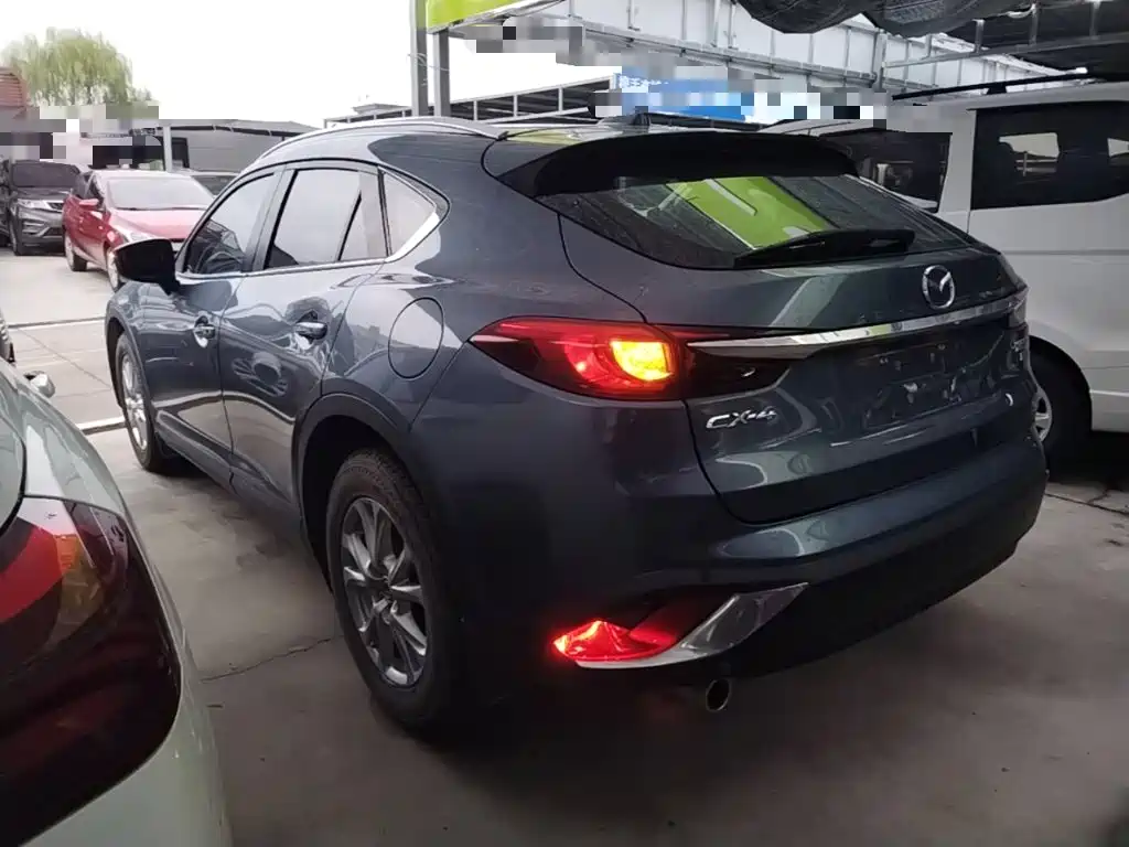 Photo 5 - Mazda CX-4
