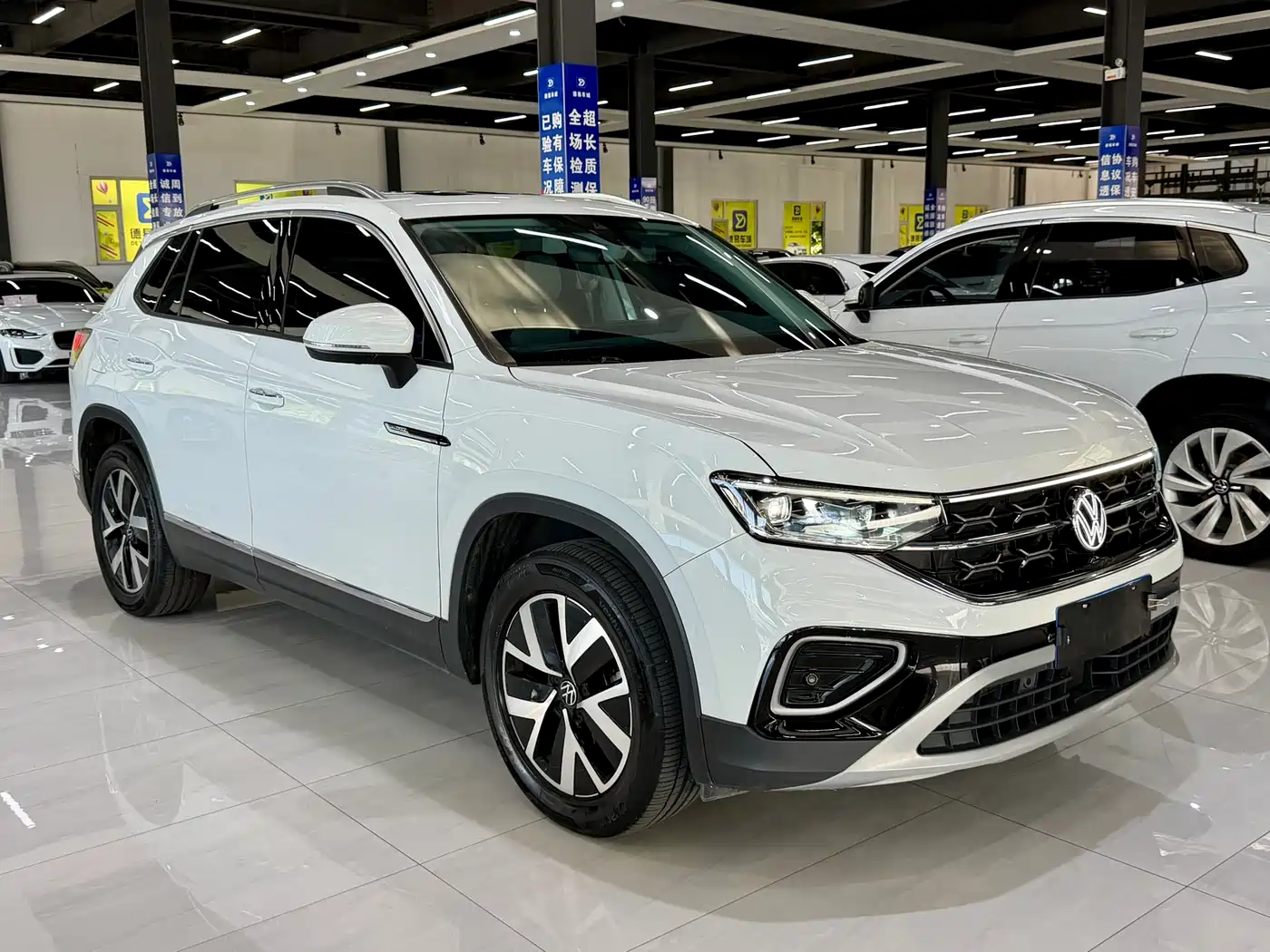 Volkswagen Tayron 2023 280TSI 2WD Luxury Plus Advanced Edition фото 3