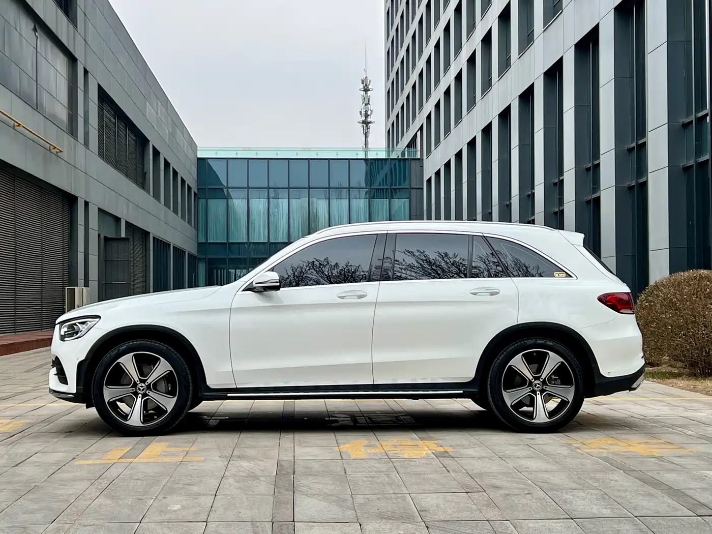 MERCEDES-BENZ GLC