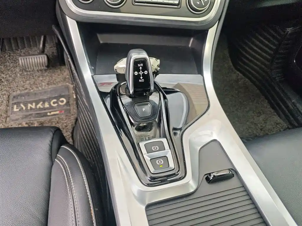 Lynk & Co 01 2018 2.0T 2WD Type+ Edition фото 13