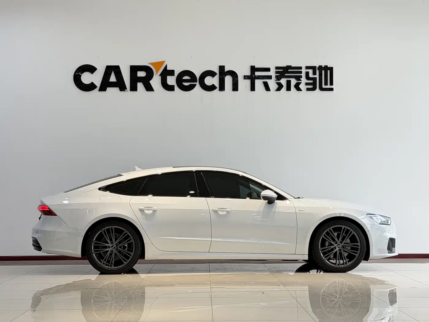 Audi A7 2023 Model 45 TFSI Premium Selection Edition фото 4