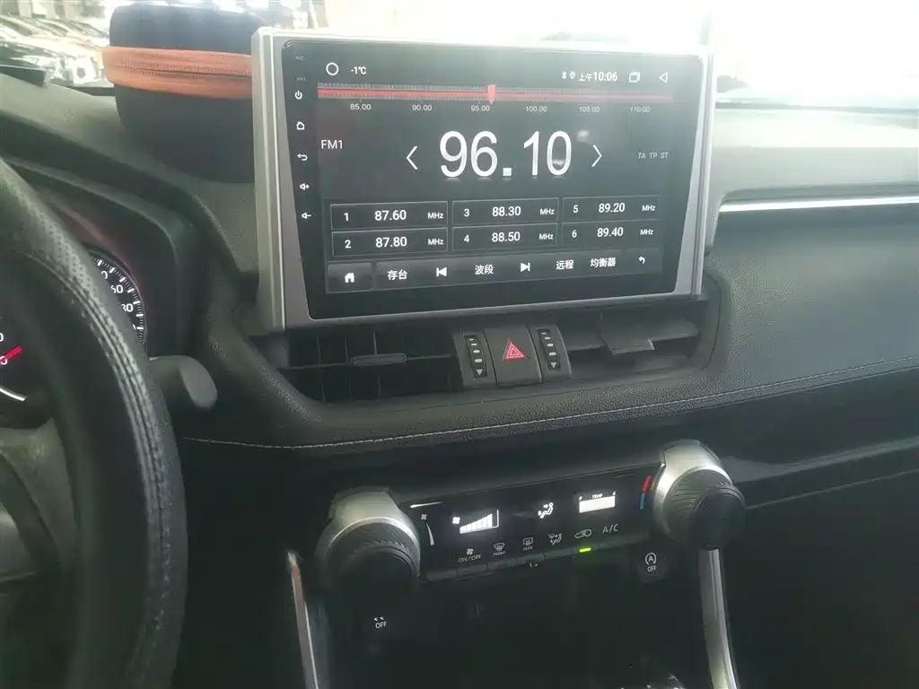Toyota Wildlander 2023 2.0L CVT FWD LE фото 13