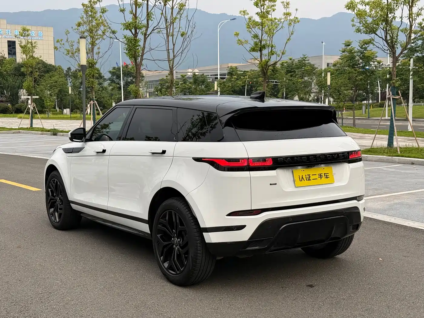 Land Rover Range Rover Evoque 2023 Range Rover Evoque L 249PS Luxury Edition фото 5