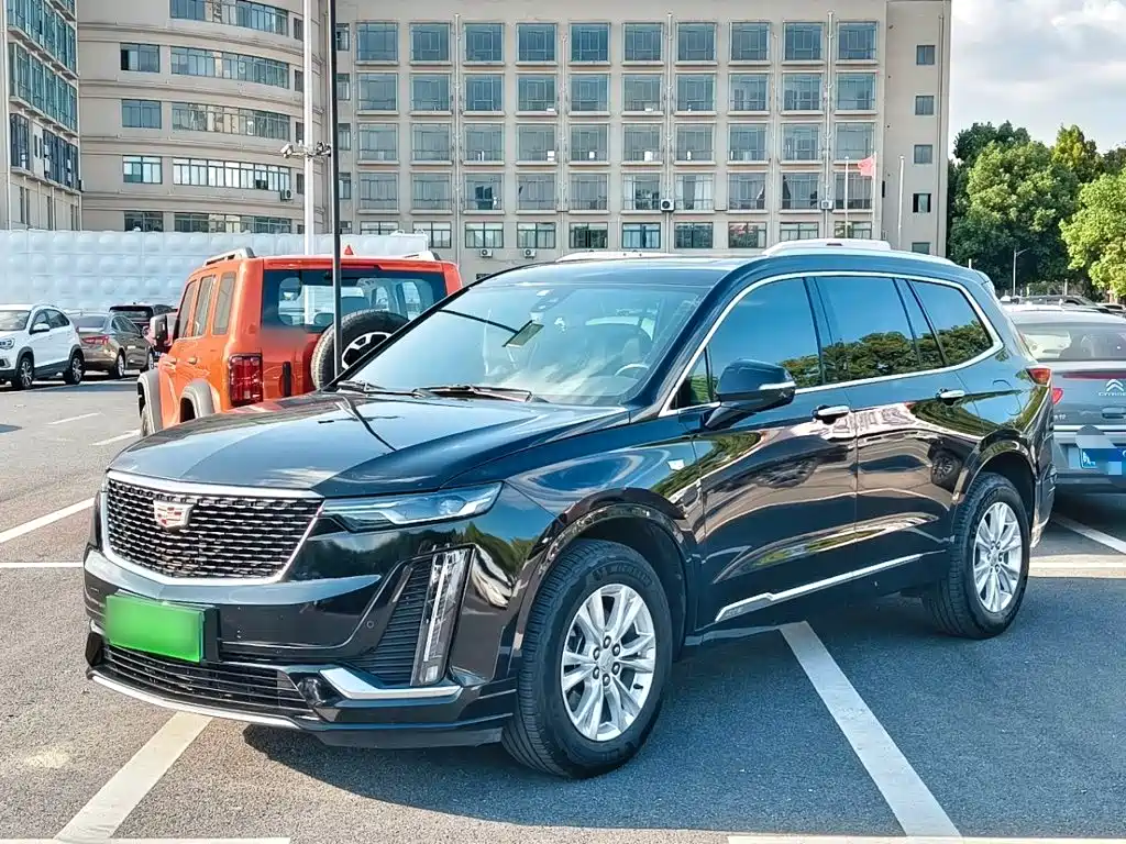 Фото 1 - Cadillac XT6