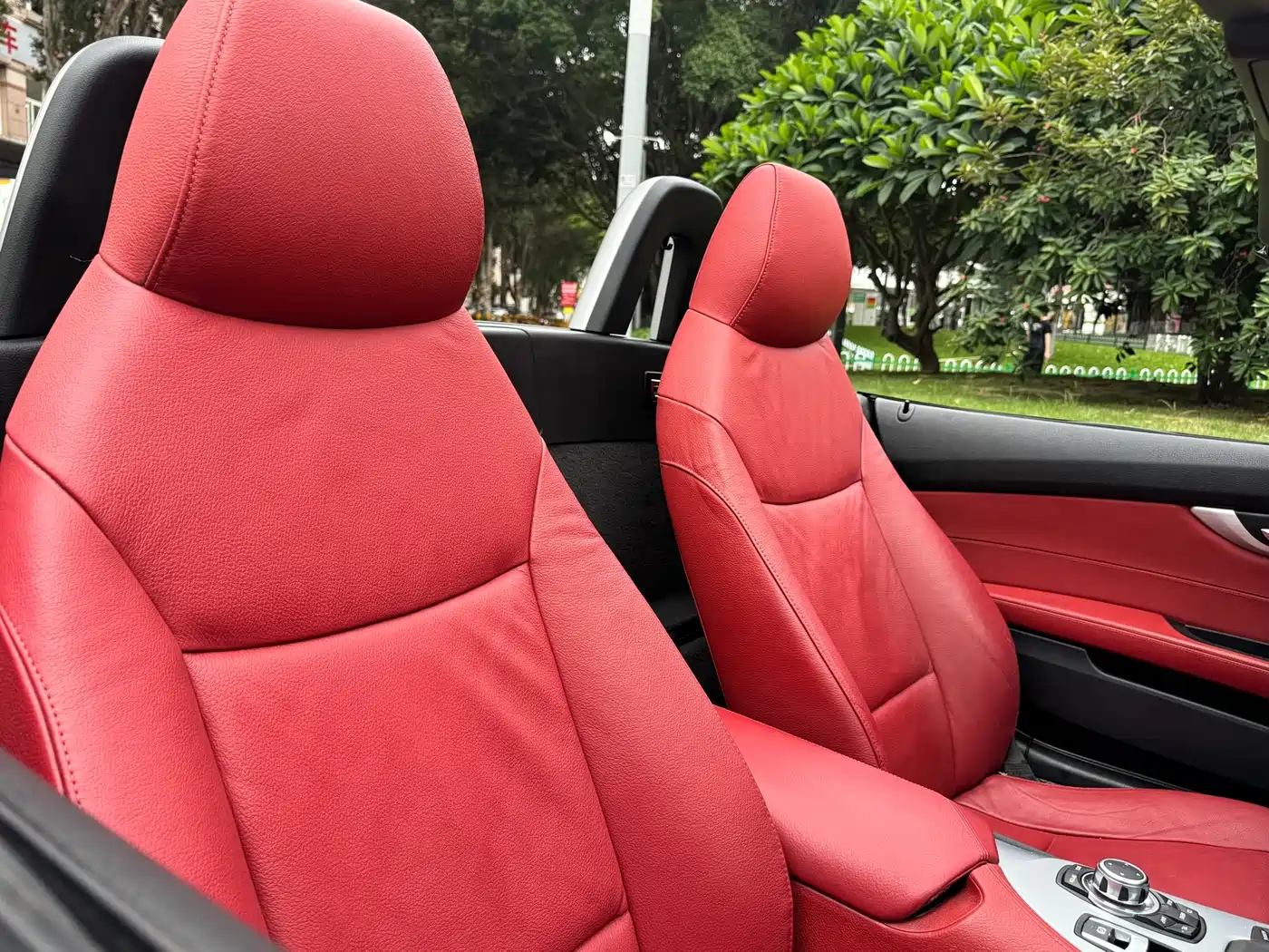 BMW Z4 2011 sDrive23i Flame Limited Edition фото 9