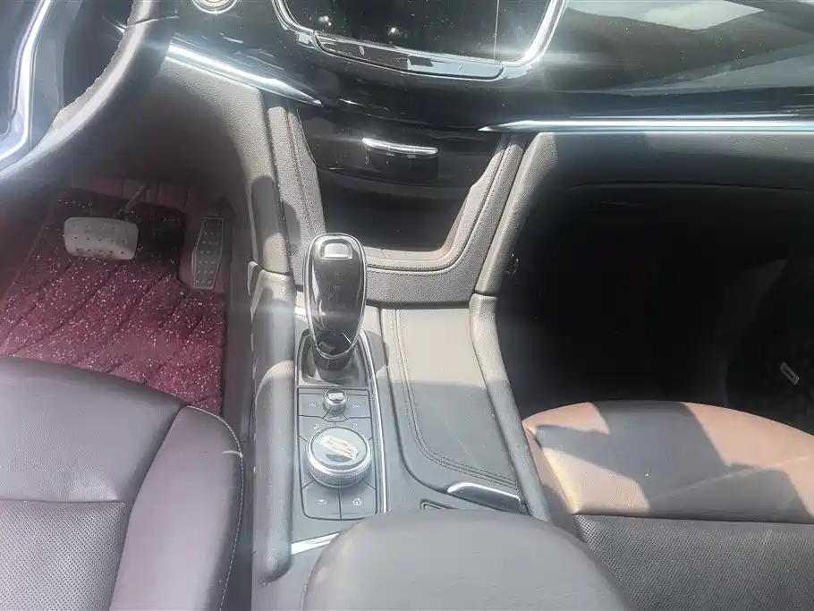 Cadillac XT6 2021 2.0T 6-seater 4WD Luxury фото 16