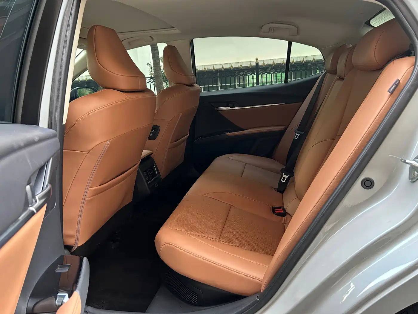 Toyota Camry 2024 Hybrid 2.0HGVP Luxury Edition фото 14