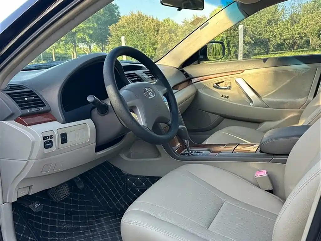 Toyota Camry 2013 200E Classic Elite Edition фото 8