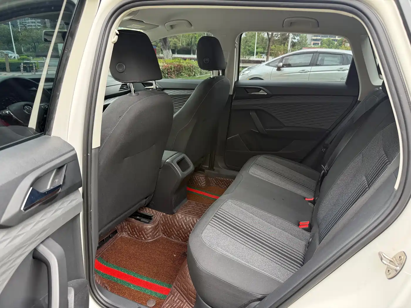 Volkswagen Tharu 2020 280TSI 2WD Trend Edition China VI фото 5