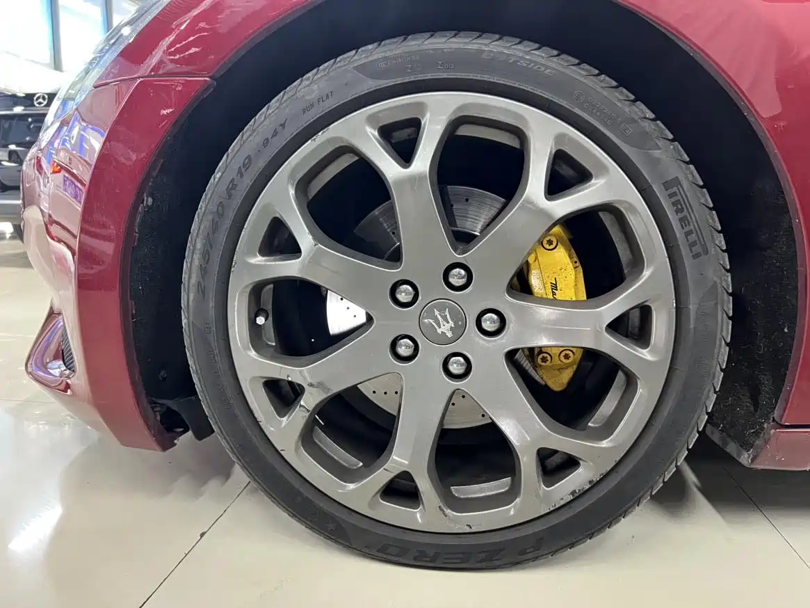 Maserati GranTurismo 2015 2007 4.2L Standard