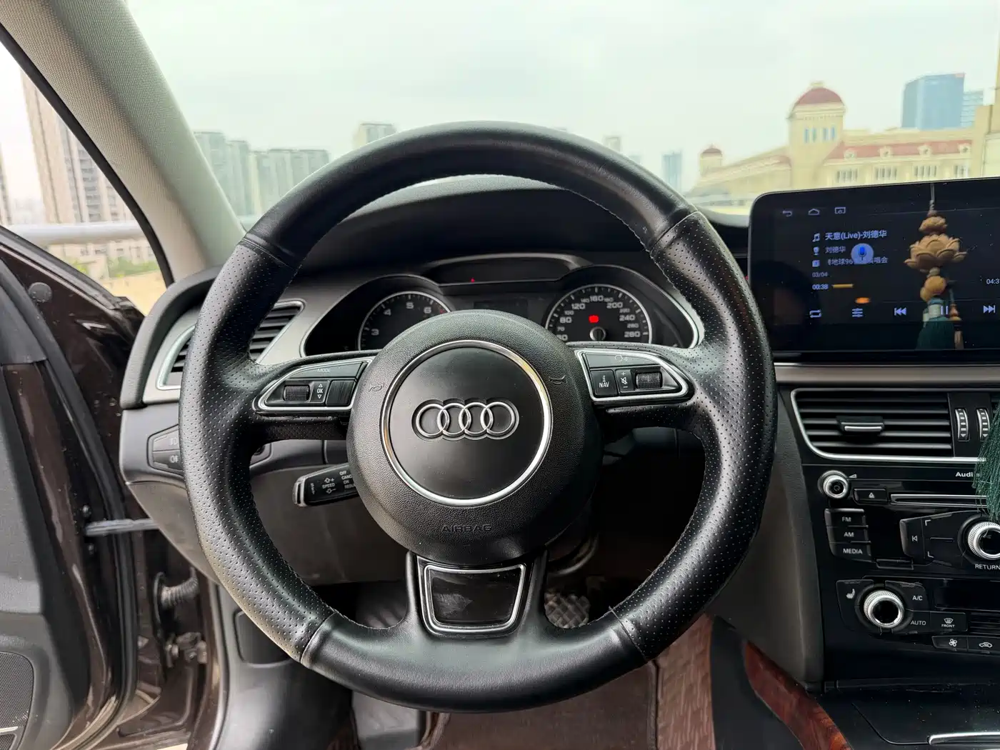 Photo 7 - Audi A4L