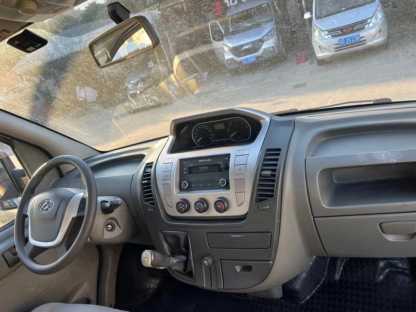 SAIC Maxus Xintu V80 2017 2.5T Manual Shangjie Edition China IV Short Wheelbase Medium Roof 9 Seats фото 8