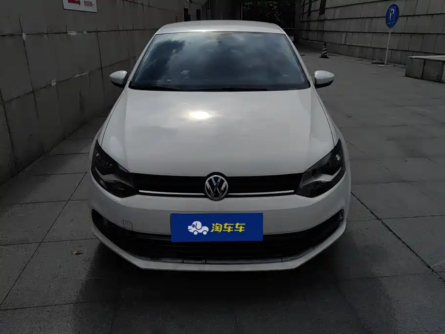 Volkswagen Polo 2016 1.4L Automatic Trend фото 2