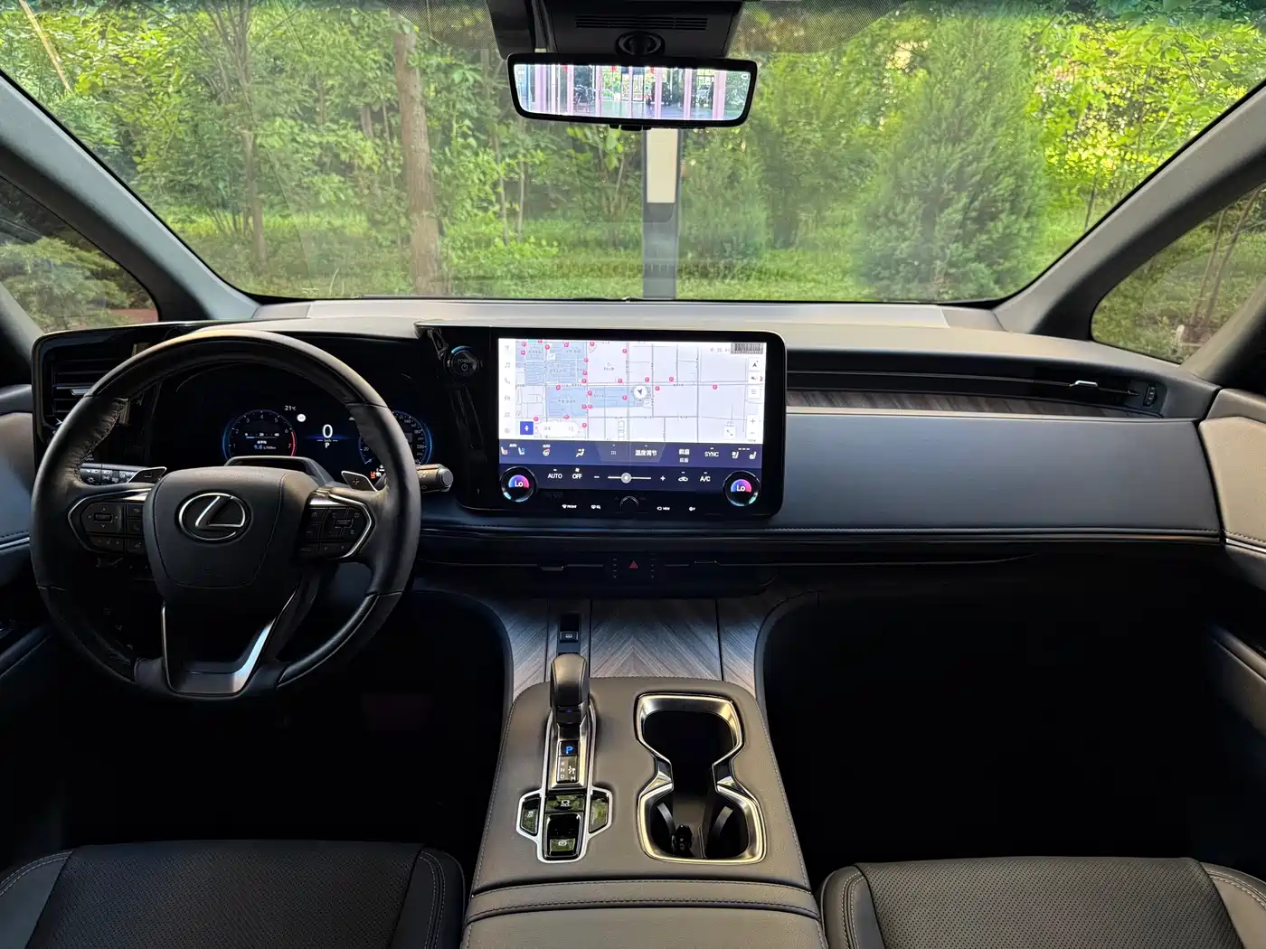 Lexus LM 2025 Model 500h Four-Seater Imperial Edition фото 12