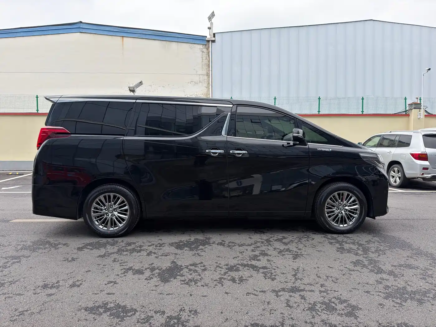 Toyota Alphard 2021 Hybrid 2.5L Premium фото 14