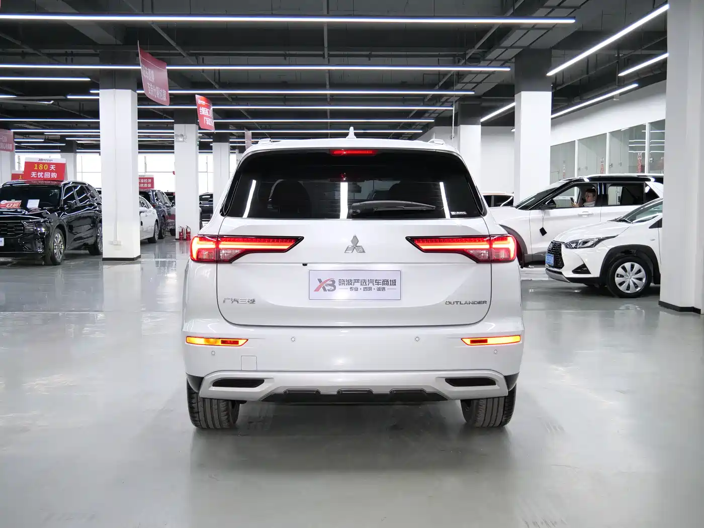 Mitsubishi Outlander 2023 1.5T CVT AWD Premium 7-Seater фото 6