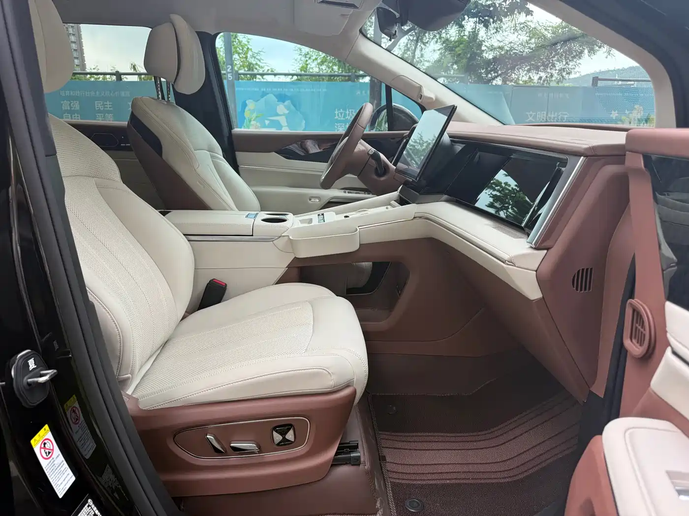 BYD Xia 2025 DM-i 1.5T 100km Surpass Edition фото 6