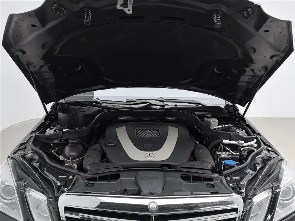 Mercedes-Benz E-Class (Import) 2010 Model E 300 Fashion Luxury Edition фото 6