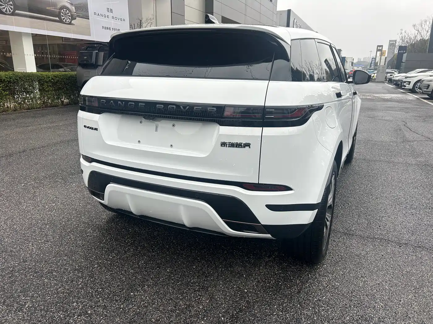 Land Rover Range Rover Evoque 2026 Range Rover Evoque L SE фото 9