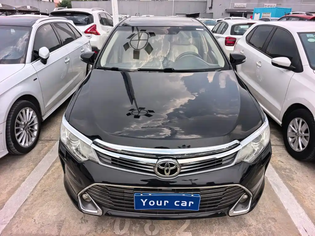 Фото 2 - Toyota Camry